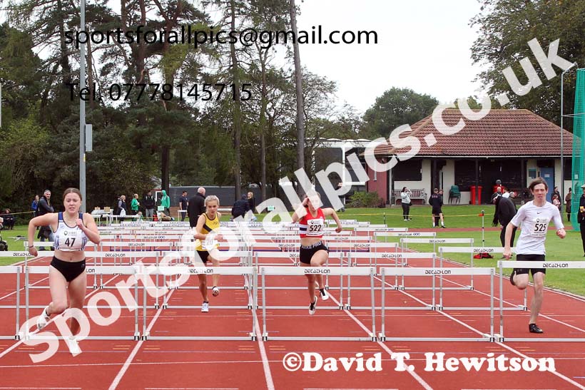 Hurdles, NECAA Open Meeting, Morpeth, Sunday, September 27th. David T. Hewitson/Sports for All Pics